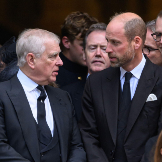 Kraljevski dvor u novom problemu: Šok prepiska sa Epstajnom FOTO