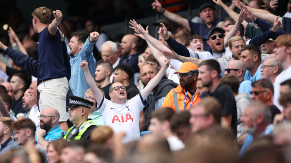 Navijač Totenhema prevaren – prešao 8,850 km i "poljubio vrata"