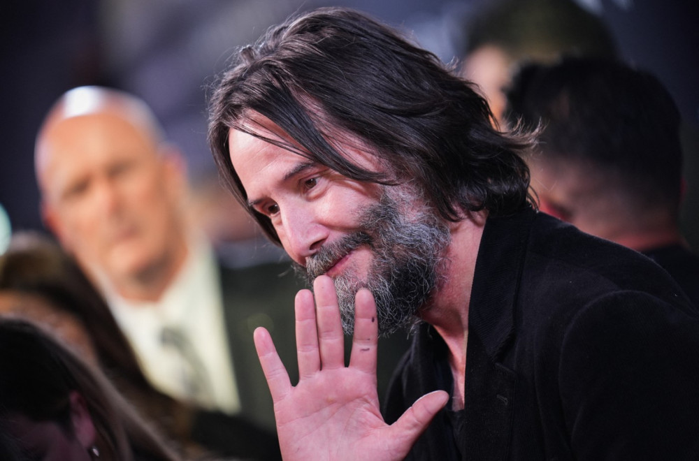 Kijanu Rivsa napala obožavateljka, obezbeđenje moralo da reaguje: "Ja sam tvoja božanska supruga!" VIDEO