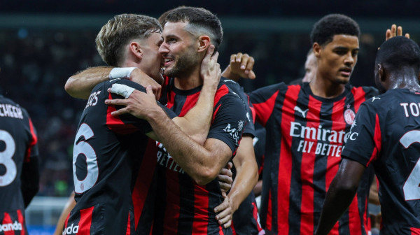 Milan rutinski do osmine finala, proradio Himenes, Enkunku slavio sa balonima FOTO