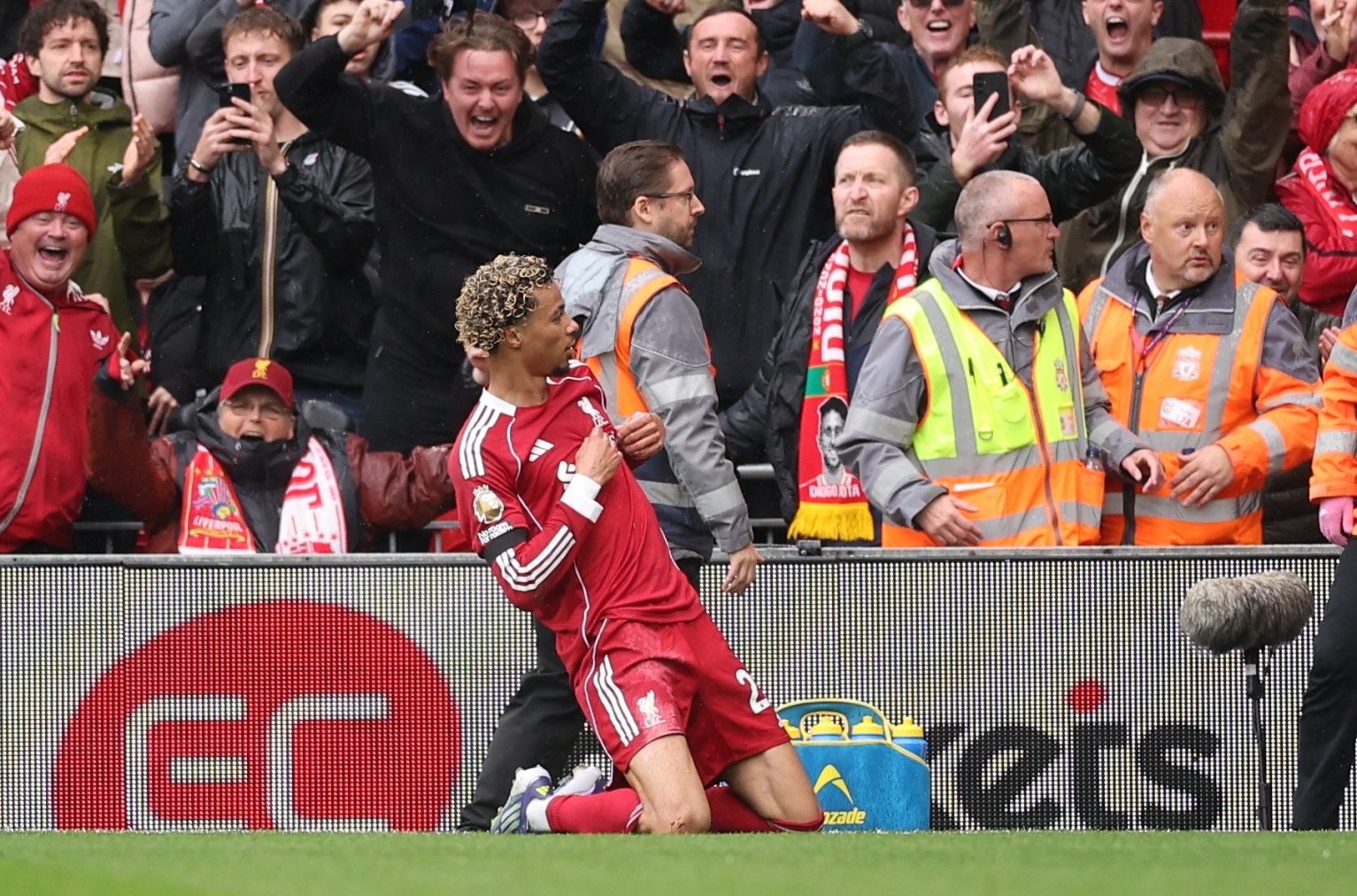 Nikad dosadno na "Enfildu" – prvenac Isaka i ludorija Ekitikea o kojoj će se pričati VIDEO