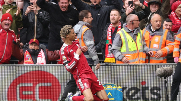 Nikad dosadno na "Enfildu" – prvenac Isaka i ludorija Ekitikea o kojoj će se pričati VIDEO