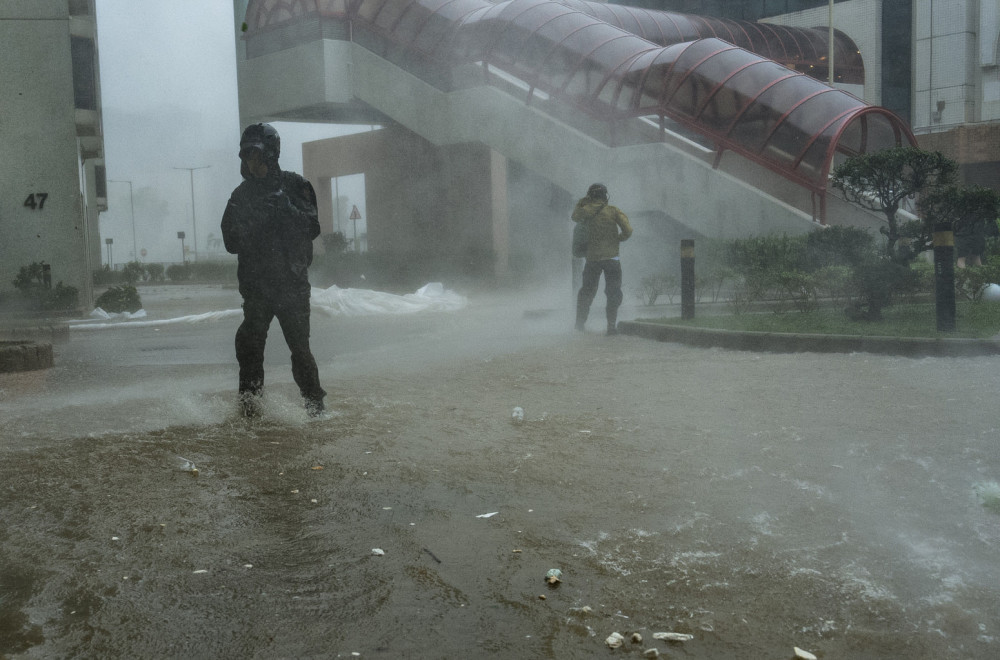 "Kralj oluja" pustoši sve pred sobom; Voda je zbrisala ljude, bukvalno; Broje se mrtvi i nestali VIDEO