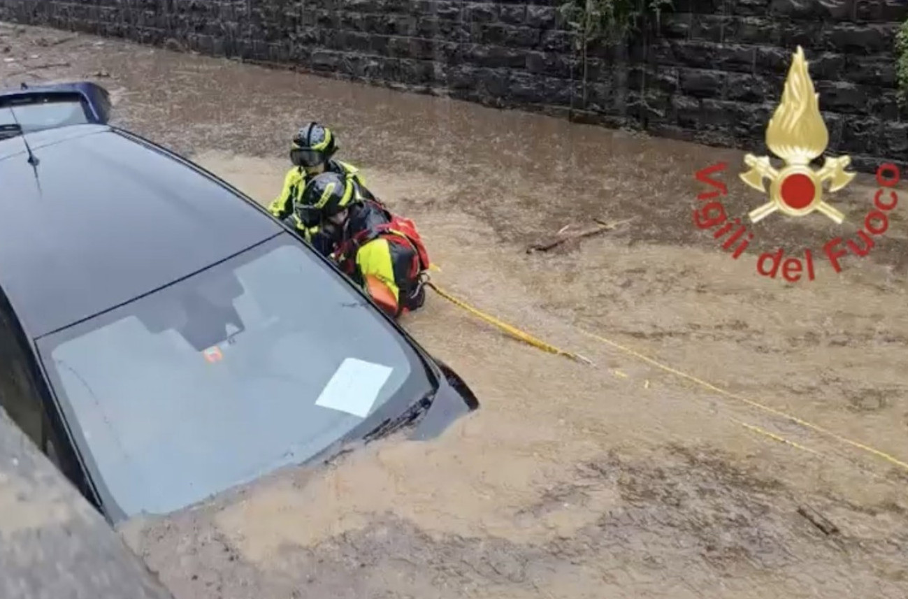 Klizište krenulo ka kućama; Putevi zatrpani blatom i kršom VIDEO