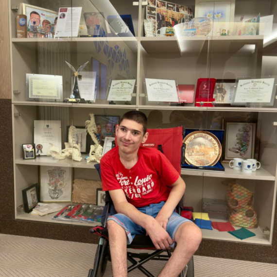 Tadija traži šansu da živi bez bola; Potrebno još 10.000 evra do 30. septembra za najvažniju operaciju do sada