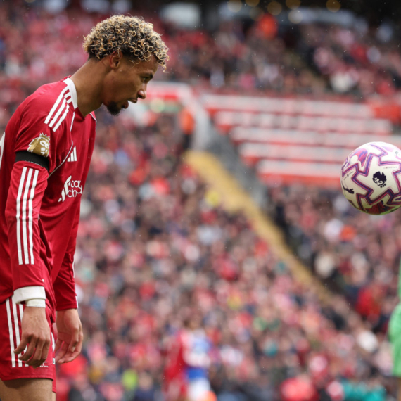 Slot "ukorio" Ekitikea: "Glupo ponašanje"