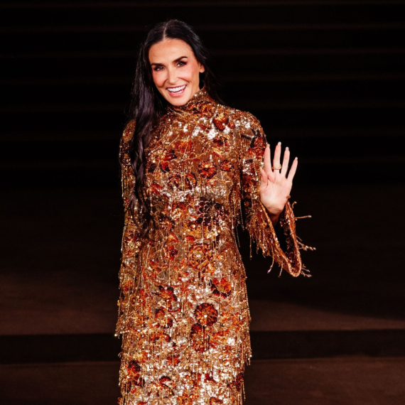 Glamur i klasika kad se spoje, nastaje spektakl: Ikona stila i tačka FOTO