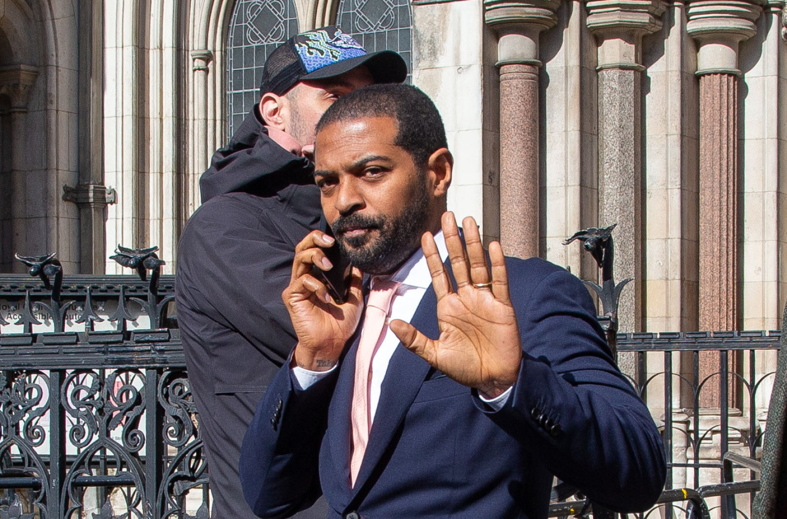 Glumac sam sebe branio u sudu: Koristio ChatGPT, mora da plati 3.5 miliona evra FOTO