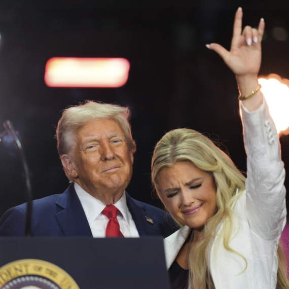 Kirkova udovica prizivala đavola?; Znak koji je pokazala izazvao paniku, a sada je sve jasno FOTO/VIDEO