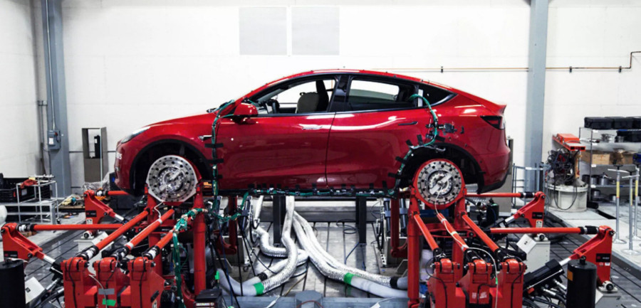 Nokautirao ga robot u fabrici, sada tuži Teslu za 51 milion dolara!