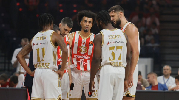 Zvezda razbijena u Beogradu; Sferopulos bez reči; Moneke: "Glupe greške"; Nvora: "Ovo je prvi put..."