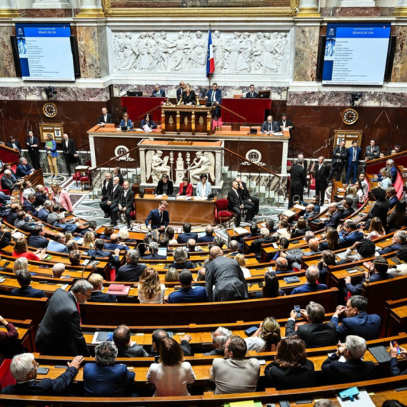 Novi haos u Francuskoj; "Izglasajte mu nepoverenje"