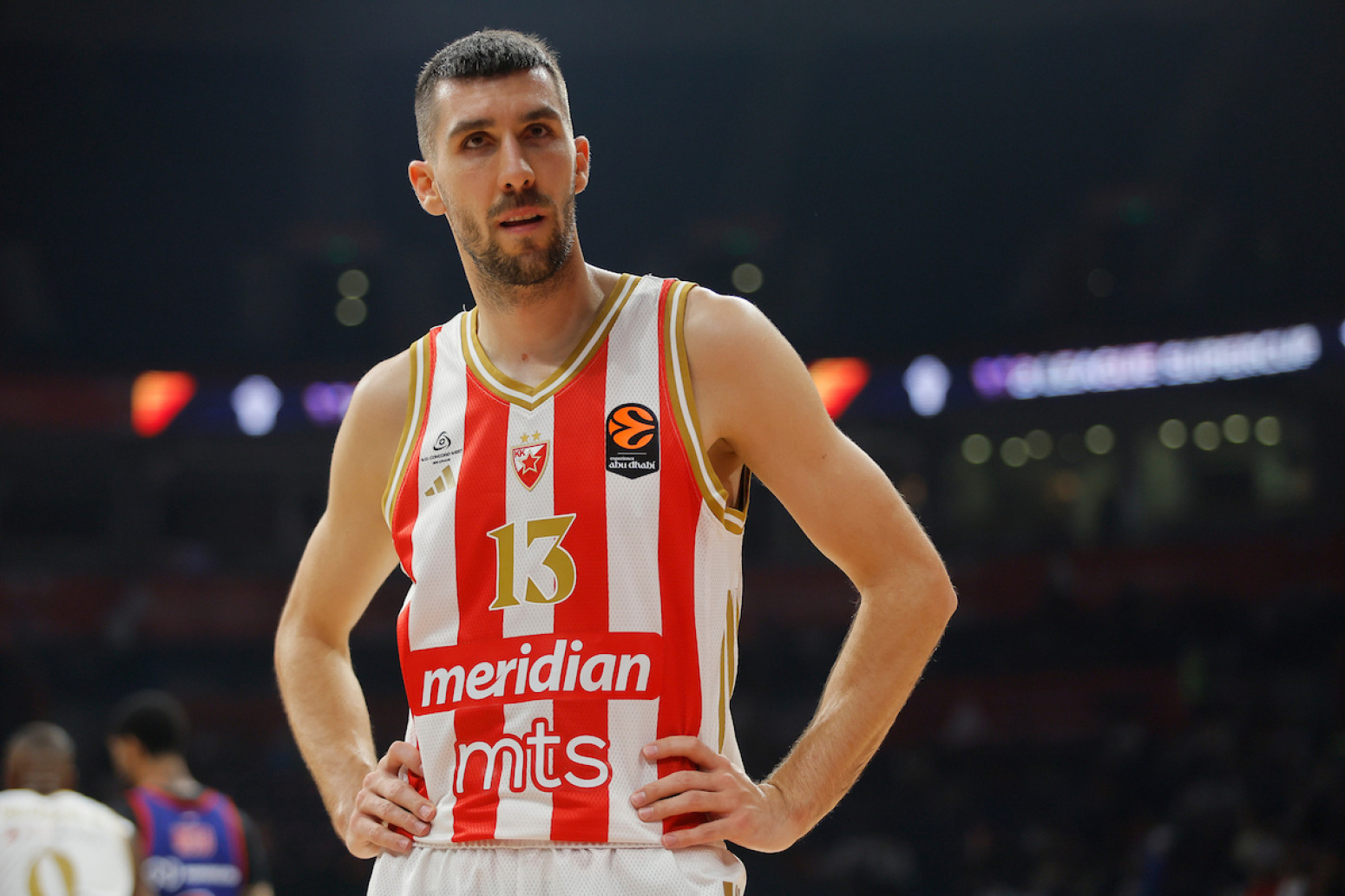 Zvezda razbijena u Beogradu; Sferopulos bez reči; Moneke: Glupe greške; Nvora: Ovo je prvi put...