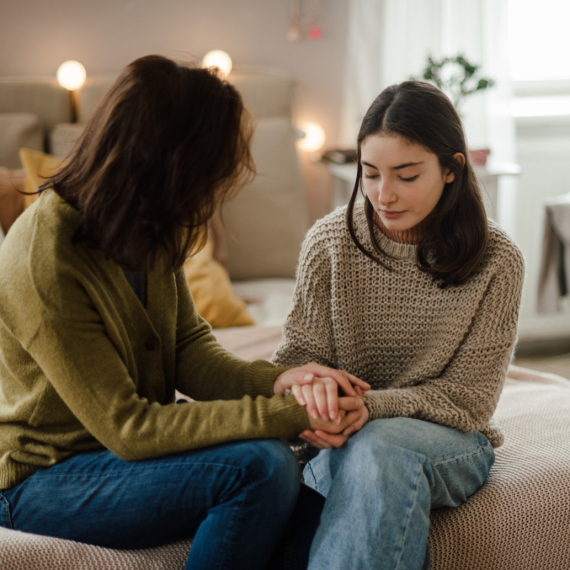 Skriveni problemi tinejdžera: Roditelji, ovo je 5 jasnih znakova za uzbunu