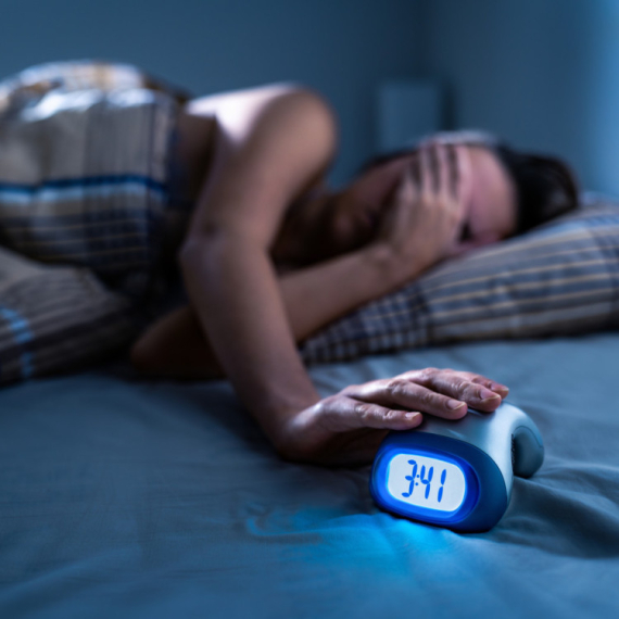 Odlažete alarm za buđenje svako jutro? Evo kako utiče na zdravlje VIDEO