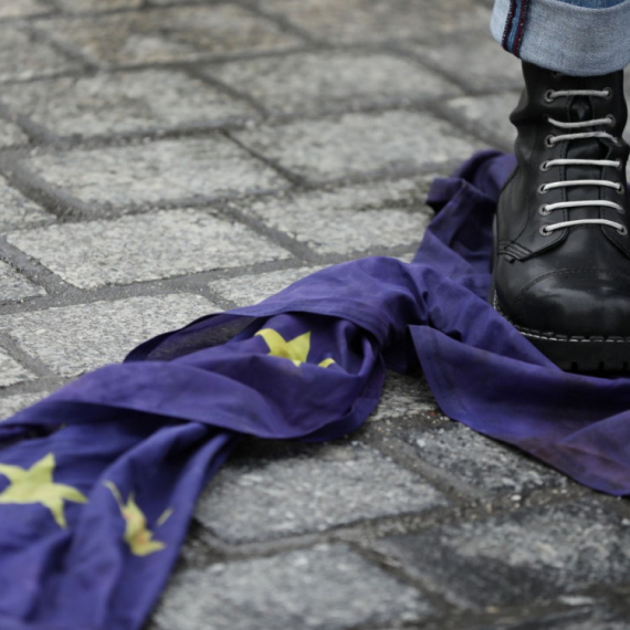 "Evropski fanatici" žele rat?