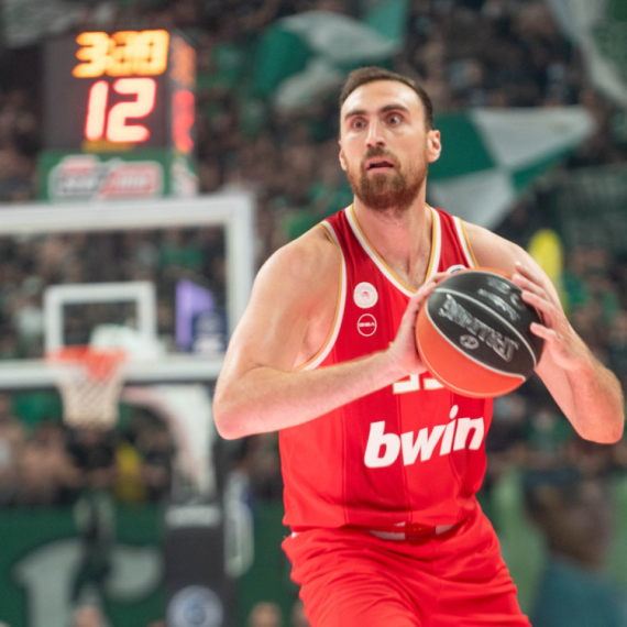 PAO obradovao navijače – Olimpijakos se mučio u Vitoriji, dabl-dabl Milutinova