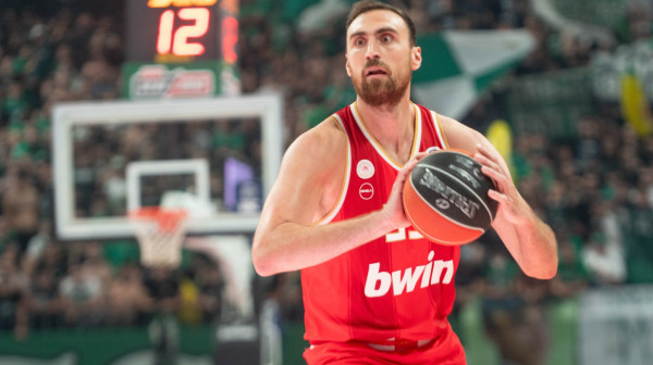 PAO obradovao navijače – Olimpijakos se mučio u Vitoriji, dabl-dabl Milutinova