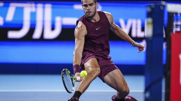 Ma, kakva povreda – Alkaras razbio Baesa