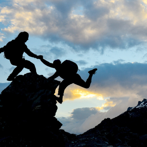 Hteo da zaprosi devojku, pa jedva ostao živ; Drama na Durmitoru, hitno reagovala Gorska služba spasavanja FOTO