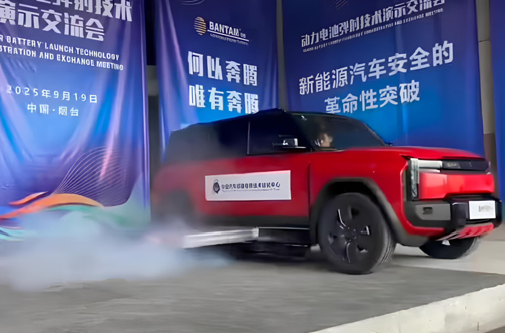 Kinezi smislili kako da spreče požar na strujašu – baterija se katapultira iz vozila VIDEO