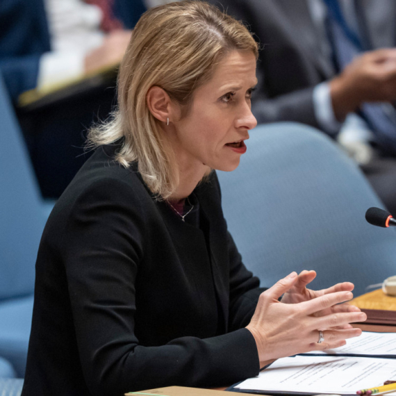 Kaja zavapila: Molim vas...