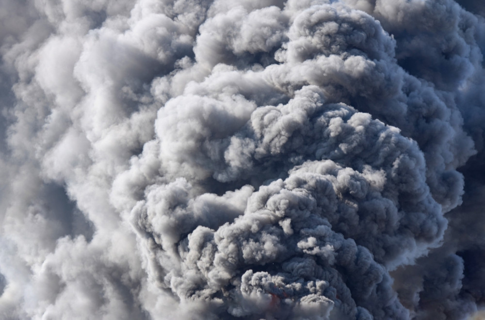 Katastrofa u Rusiji: Voz iskliznuo iz šina; Izbio veliki požar, kulja crni dim FOTO/VIDEO