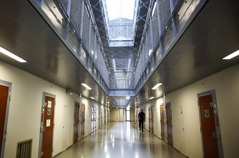 Televizor 14 evra, obrok u sobi: Ovako izgleda VIP ćelija u kojoj će Sarkozi da leži FOTO