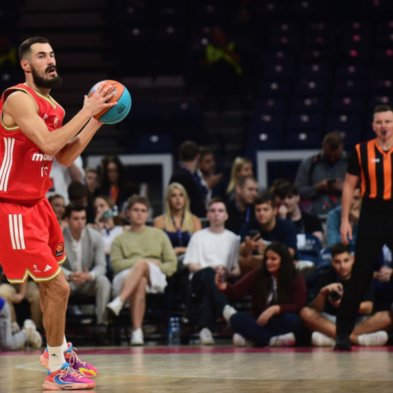 Gospođa gleda Zvezdu i pravi sendvič: "Ovo je dokaz da smo nebeski narod" VIDEO