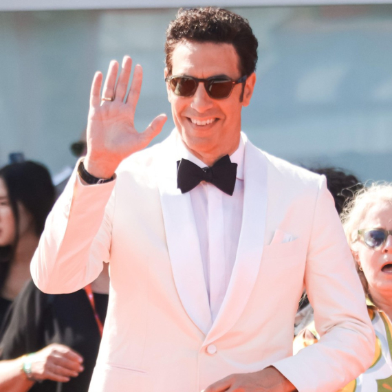 Glumac dva meseca nakon razvoda već šeta novu devojku i to lepoticu sa OnlyFans-a FOTO