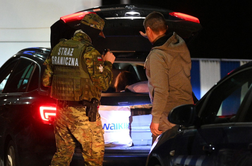 Upućen dramatičan poziv: Izlazite iz te zemlje, kako znate i umete