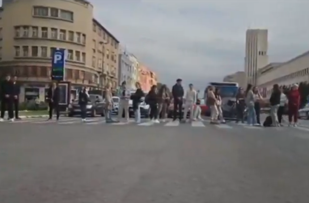 Blokaderi maltretiraju građane Novog Sada: Blokirali ključnu raskrsnicu VIDEO