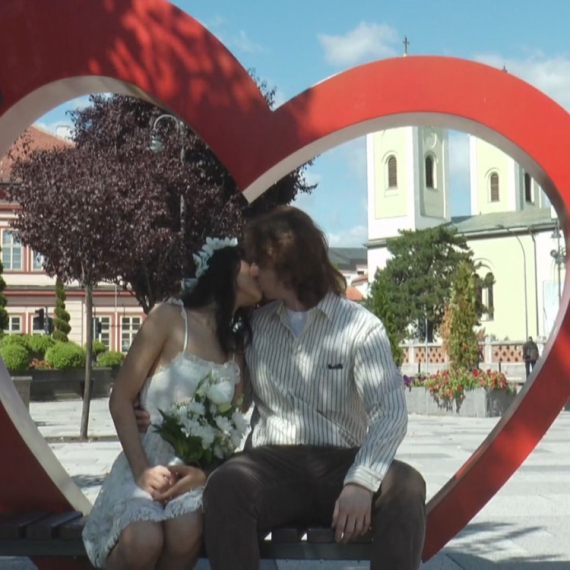 Kanađanin i Filipinka izabrali da se venčaju u Čačku: Evo i zašto FOTO