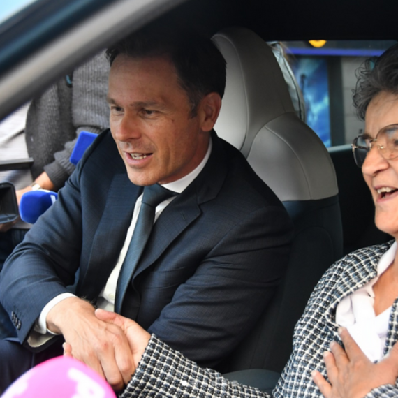 Mali: Potpisani ugovori sa dobitnicima stana i automobila u igri "Uzmi račun i pobedi"