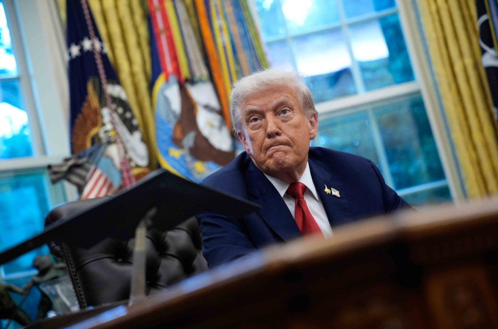 "Nadam se da se nisam zarazio kovidom!"; Tramp u panici posle incidenta sa Kenedijem VIDEO