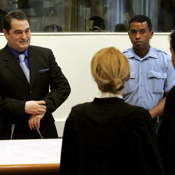 Avion u kojem je general Nebojša Pavković sleteo u Beograd