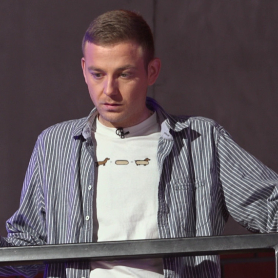 Raspevana družina! Takmičari iznenadili Nikolu - oduševljeno ih gledao sa balkona