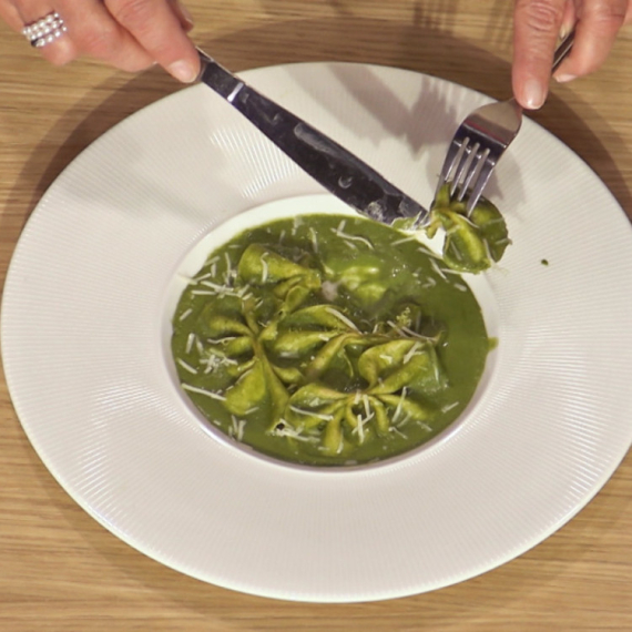 "Žvaćite, žvaćite" Ljubica hranila takmičara njegovim jelom - šta dominira?