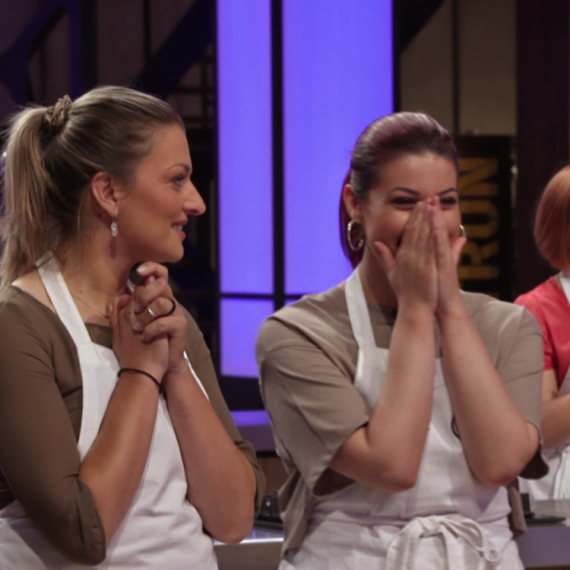 Uzela zalogaj, zažmurila i prepustila se najboljem jelu do sada! Prvi komplimenti - to je rižoto