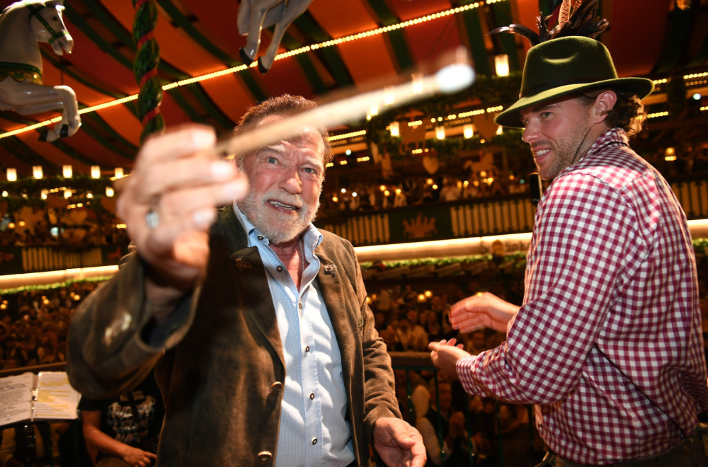 Pivo, muzika i Švarceneger: Zvezda "Terminatora" u novom poslu FOTO