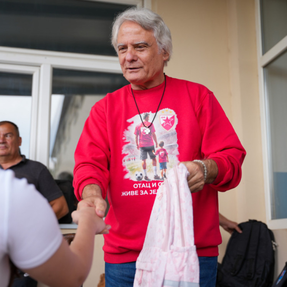 Peć u srcu, srce u Peći – Dule Savić obradovao mališane na Kosovu i Metohiji