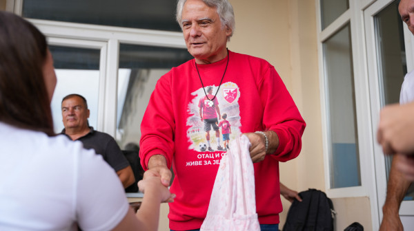 Peć u srcu, srce u Peći – Dule Savić obradovao mališane na Kosovu i Metohiji