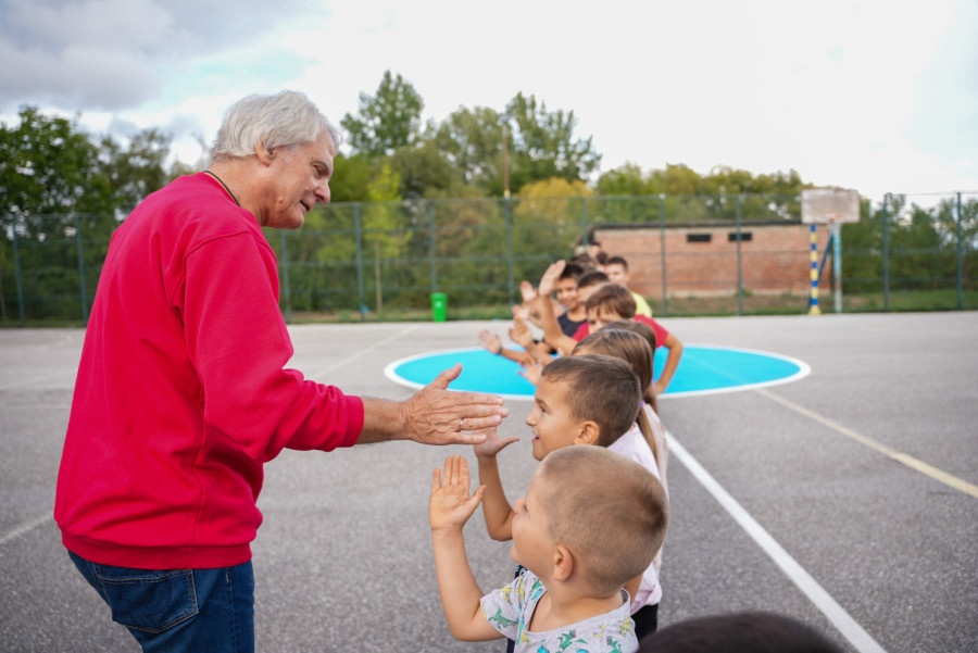 Peć u srcu, srce u Peći – Dule Savić obradovao mališane na Kosovu i Metohiji