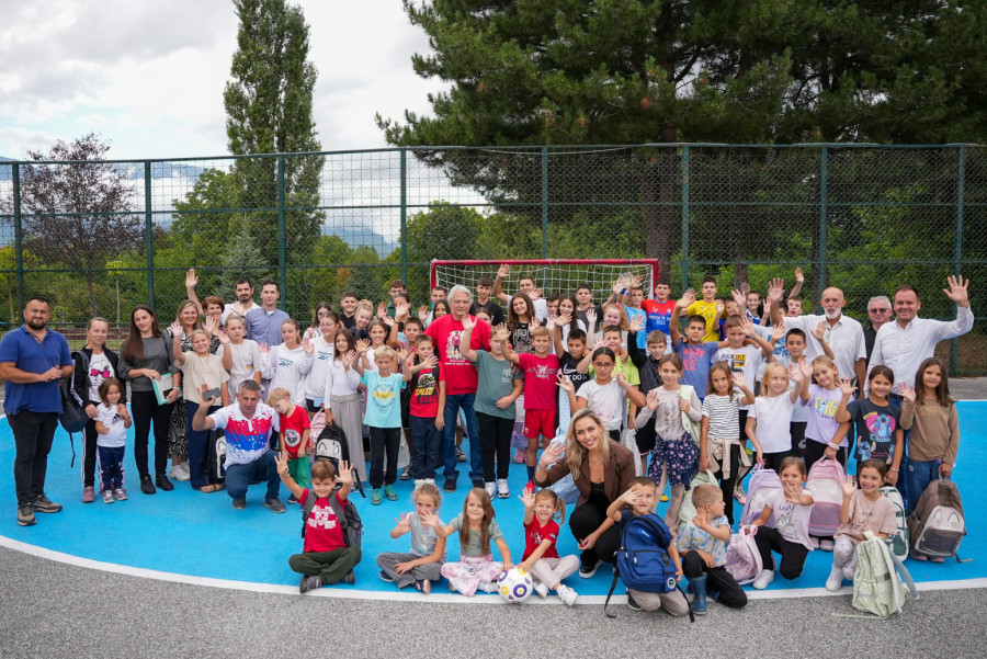 Peć u srcu, srce u Peći – Dule Savić obradovao mališane na Kosovu i Metohiji