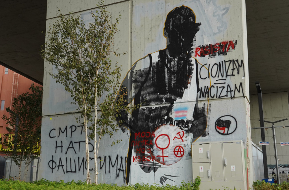 Oskrnavljen mural Čarliju Kirku u Beogradu; CZDS: Delo radikalnih levičara koji ne poštuju ljudski život FOTO