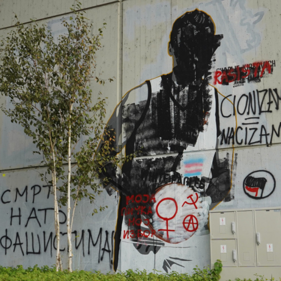 Oskrnavljen mural Čarliju Kirku u Beogradu; CZDS: Delo radikalnih levičara koji ne poštuju ljudski život FOTO