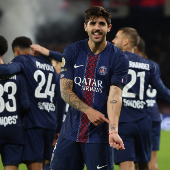 Navijači PSŽ-a pozdravili "zlatnog" Dembelea, uigrani prekidi došli glave Okseru FOTO