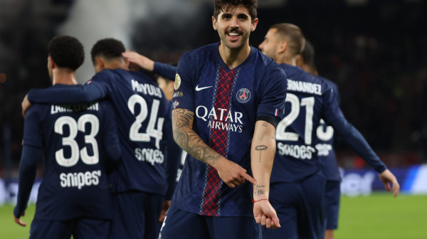 Navijači PSŽ-a pozdravili "zlatnog" Dembelea, uigrani prekidi došli glave Okseru FOTO