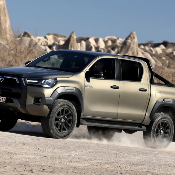 Nova Toyota Hilux stiže već u novembru – procureli detalji otkrivaju velike promene