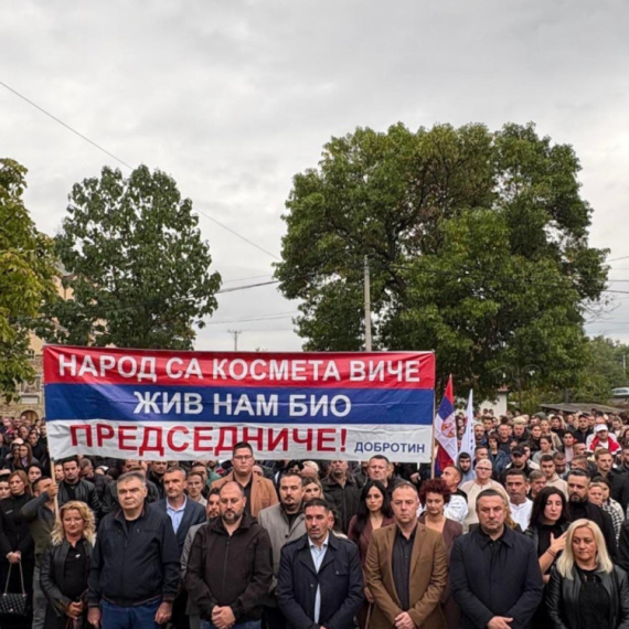 Srbi sa KiM ustali protiv blokada: "Narod sa Kosmeta viče, živ nam bio predsedniče!" FOTO/VIDEO